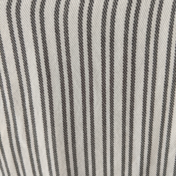 Universal Thread button up - Picture 3 of 3